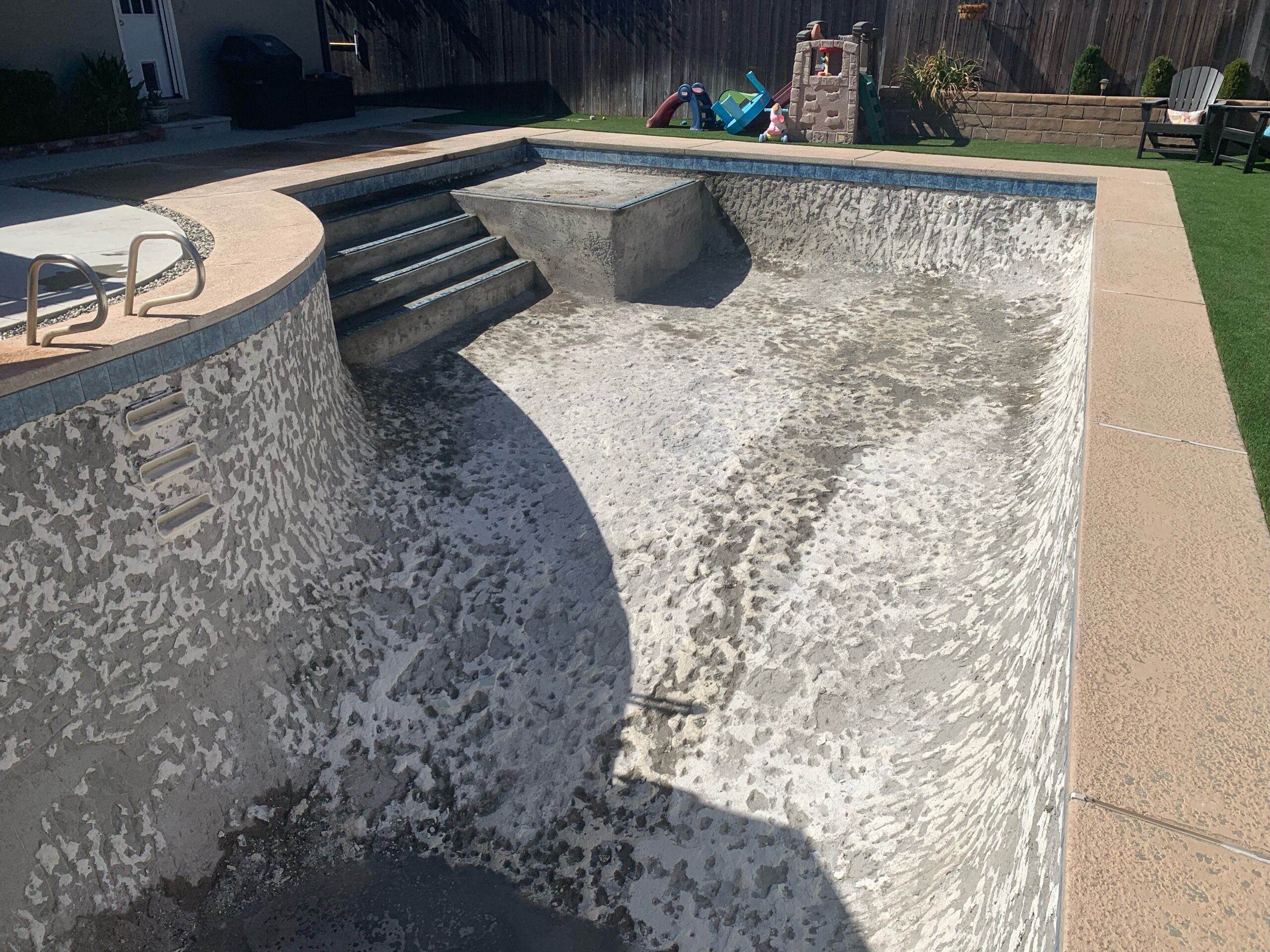 Pool construction detail and finishing process