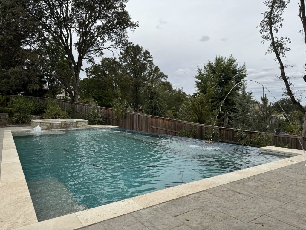 Sacramento Luxury Vanish Edge Pool